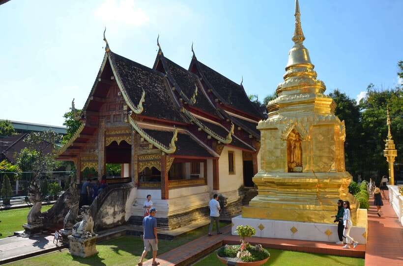 Chiang Mai: Historic Temples and City Guided Walking Tour - Wat Phan Tao, the old teak prayer hall