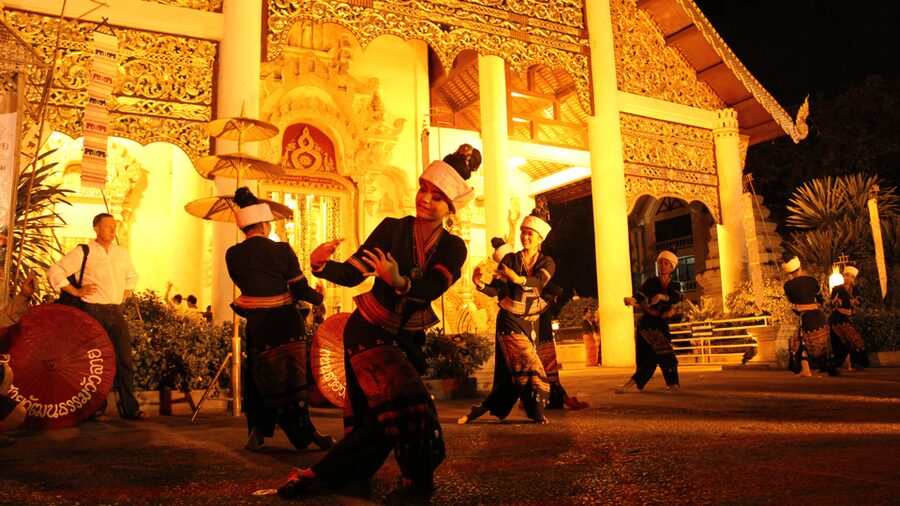 Chiang Mai: Historical and Culture Exploration Walking Tour - Reading Wat Phra Singh’s northern Thai design