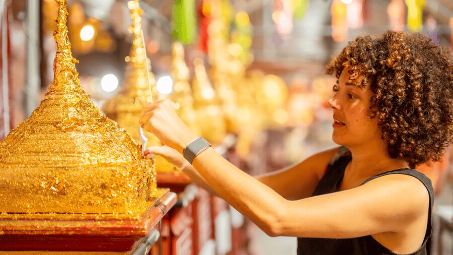 Chiang Mai: Historical and Culture Exploration Walking Tour - What the guide adds to the temple visits