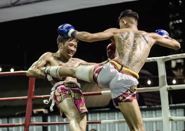 Chiang Mai: Kalare Night Bazaar Boxing Stadium Muay Thai - The wai khru gives the night its traditional center