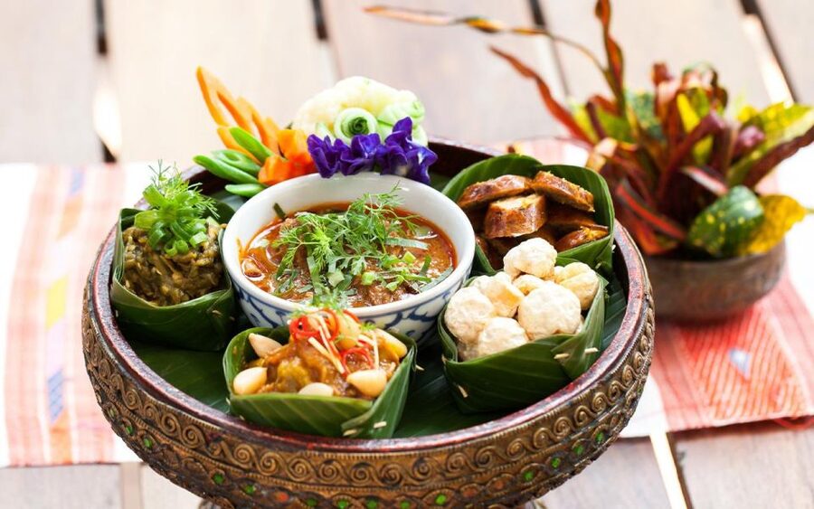 Chiang Mai: Khantoke Dinner with Traditional Performance - Booking and planning advice