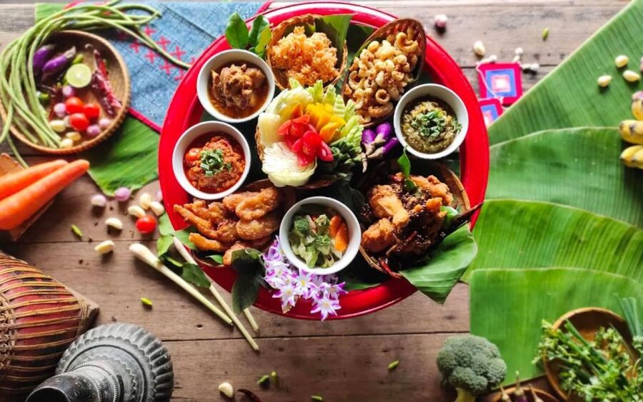 Chiang Mai: Khantoke Dinner with Traditional Performance - Arriving at the Lanna-style venue