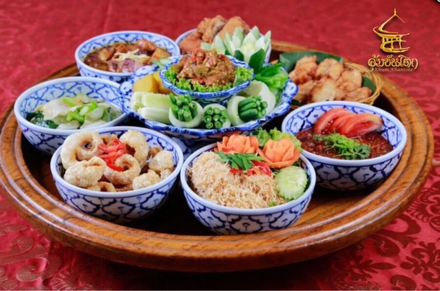 Chiang Mai: Khum Khantoke Northern Thai Cuisine and Show - The dinner choices: five ways to approach the meal