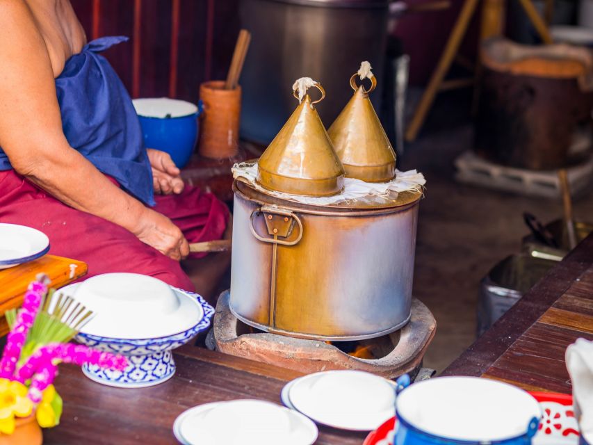 Chiang Mai: Local Food and Markets Guided Walking Tour - Ton Lamyai Flower Market adds color to the walk