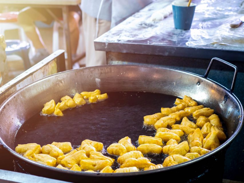 Chiang Mai: Local Food and Markets Guided Walking Tour - Go Neng and the playful pa thong ko