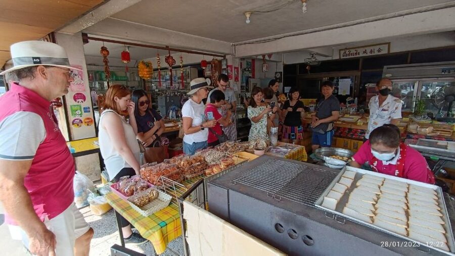 Chiang Mai: Local Food and Markets Guided Walking Tour - Thana Ocha and the final Hakka bowl