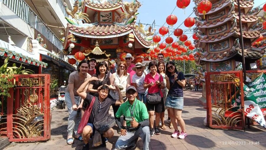 Chiang Mai: Local Food and Markets Guided Walking Tour - Meeting the guide near Khua Khaek