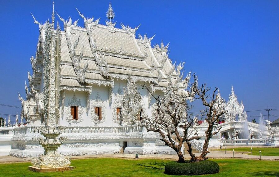 Chiang Mai: Long Neck Village & Chiang Rai’s Iconic Temples - Guides, timing, and the human factor