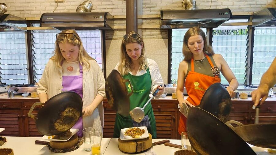 Chiang Mai: Morning Cooking Class with Market Visit - Morning pickup and the trip to the market