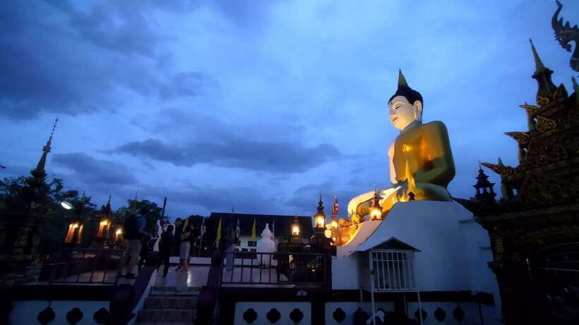 Chiang Mai: Private Historic Old City Bike Tour - Night - A second temple, depending on your departure