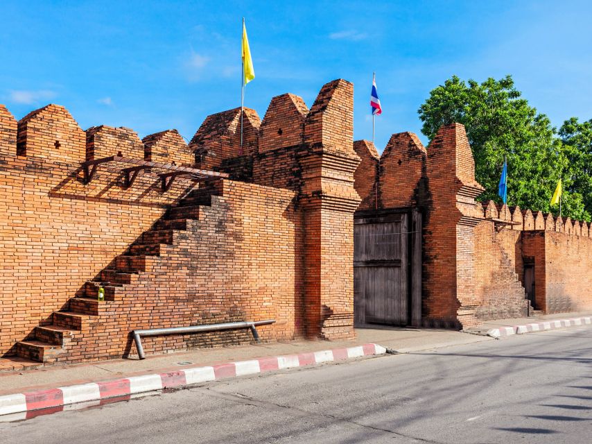 Chiang Mai: Private Tuk Tuk Tour of City Temples With Pickup - Key points to know before you book