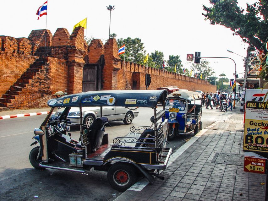 Chiang Mai: Private Tuk Tuk Tour of City Temples With Pickup - Three Kings Monument and the city’s founding story