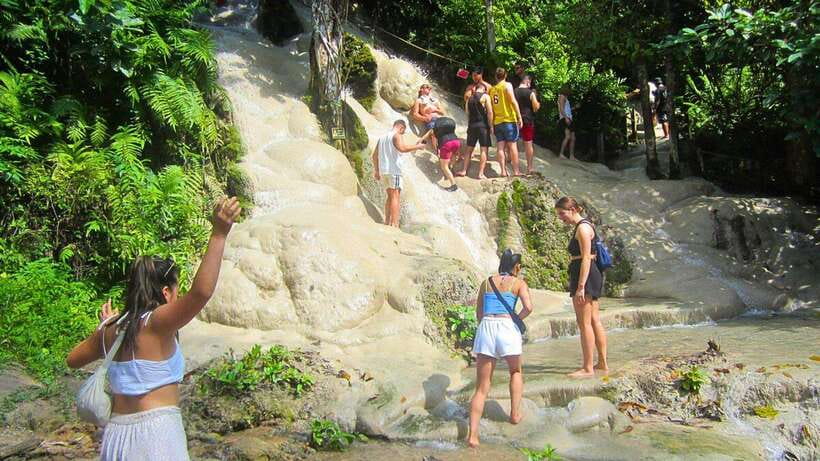 Chiang Mai: Sticky Waterfall, Chet Si Fountain Park Transfer - Two Hours at Bua Thong Sticky Waterfall