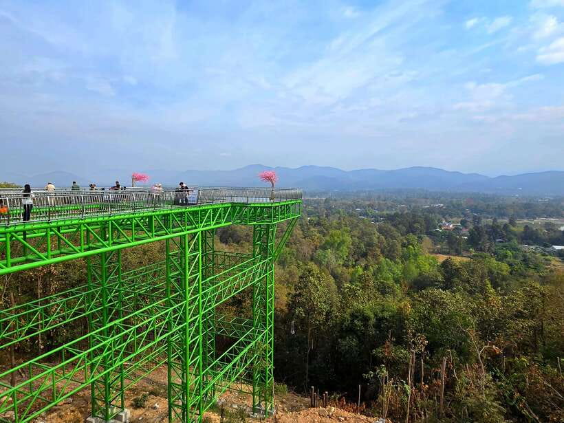 Chiang Mai: Sticky Waterfall scenic loop unseen lake &temple - Group or private tour: which one should you choose?
