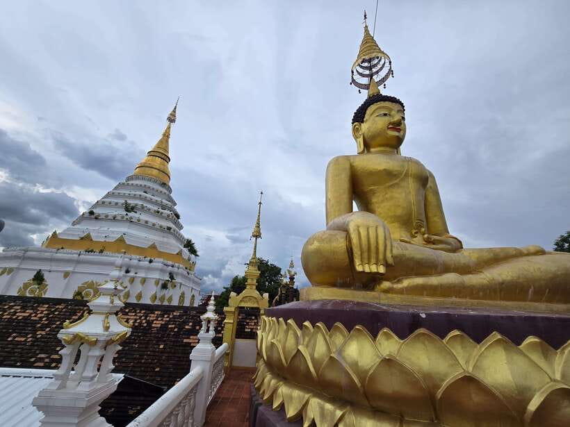 Chiang Mai: Temple & City Tour Part II - Walking conditions and what to bring