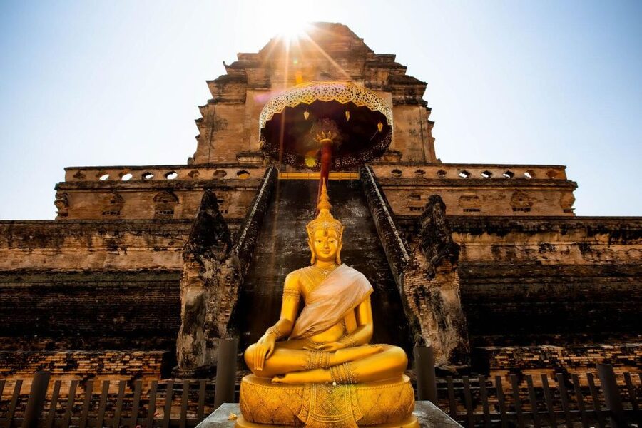 Chiang Mai: Temples and Street Food Night Tour by Tuk Tuk - Warorot or Mueang Mai Market for the evening meal