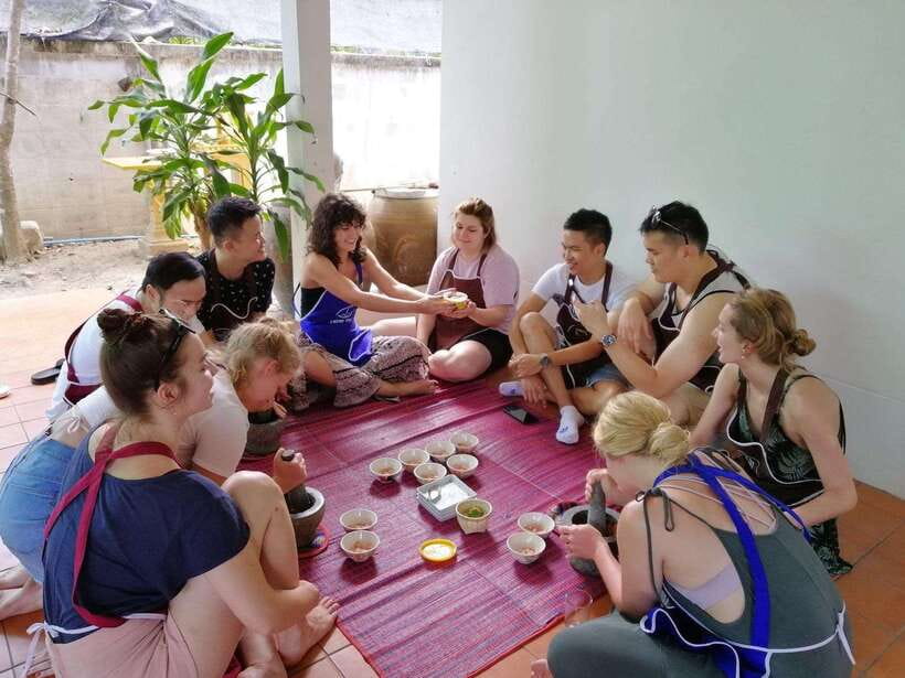 Chiang Mai: Thai Cooking and Market Tour with Lanna Smile - Key points at a glance
