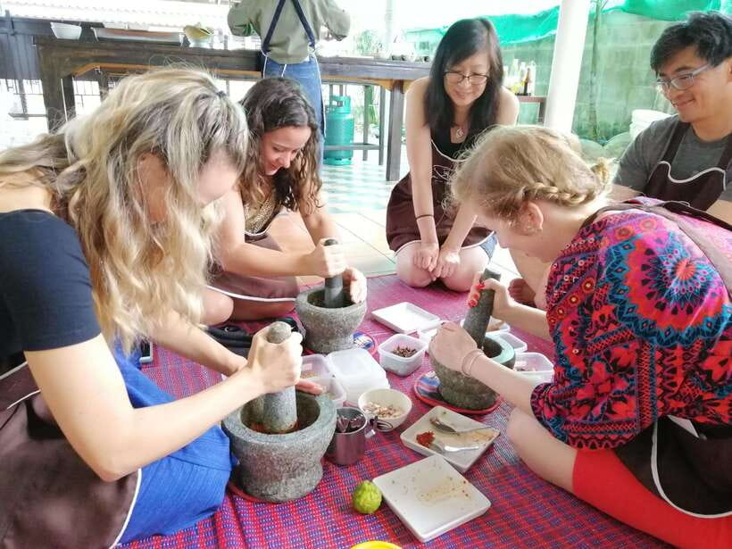 Chiang Mai: Thai Cooking and Market Tour with Lanna Smile - Spice, vegetarian cooking, and fresh ingredients