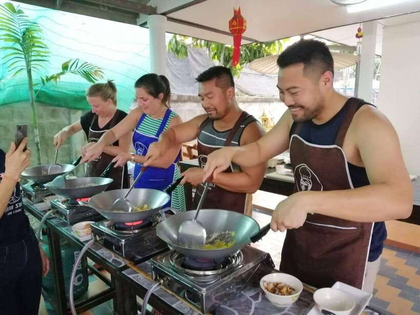 Chiang Mai: Thai Cooking and Market Tour with Lanna Smile - What the price includes