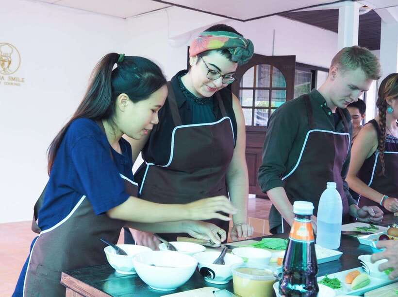 Chiang Mai: Thai Cooking and Market Tour with Lanna Smile - Who should book this class?