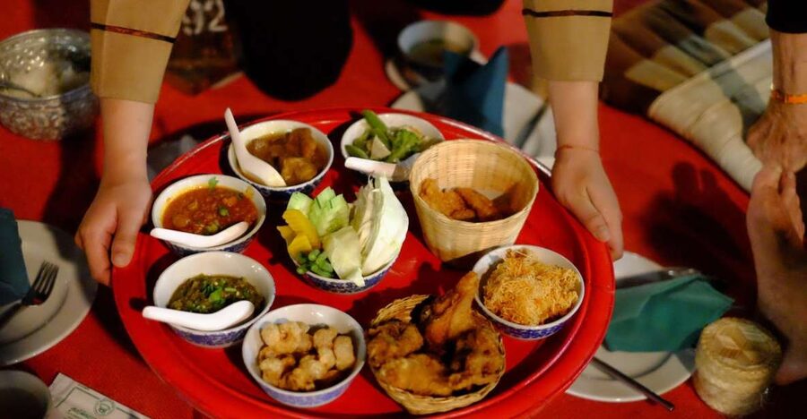 Chiang Mai Traditional Khan Toke Meal & Cultural Performance - What arrives on the khan toke tray