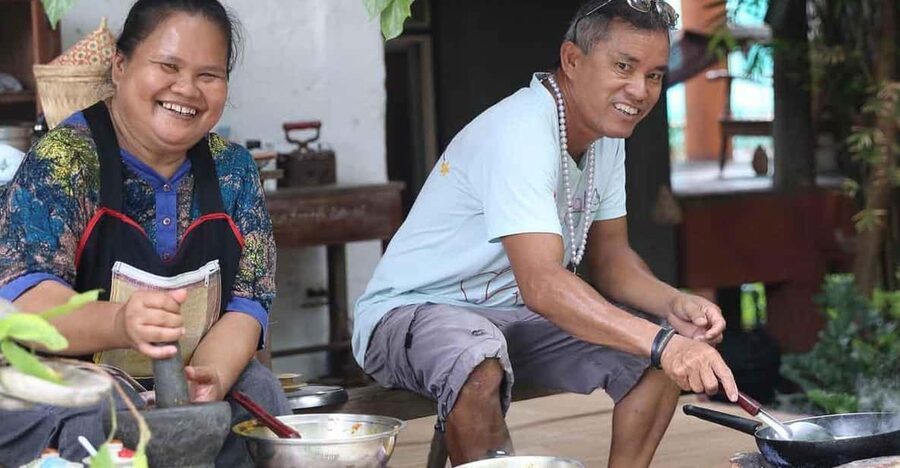 Chiang Mai : Traditional Northern Cooking Class - Making Northern curry with pork
