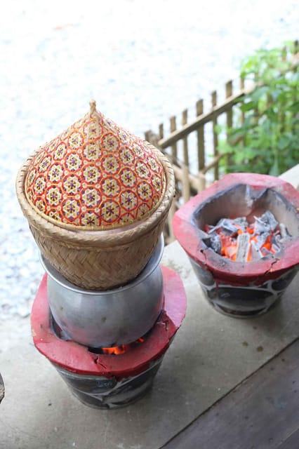 Chiang Mai : Traditional Northern Cooking Class - Building a bowl of chicken Khao Soi