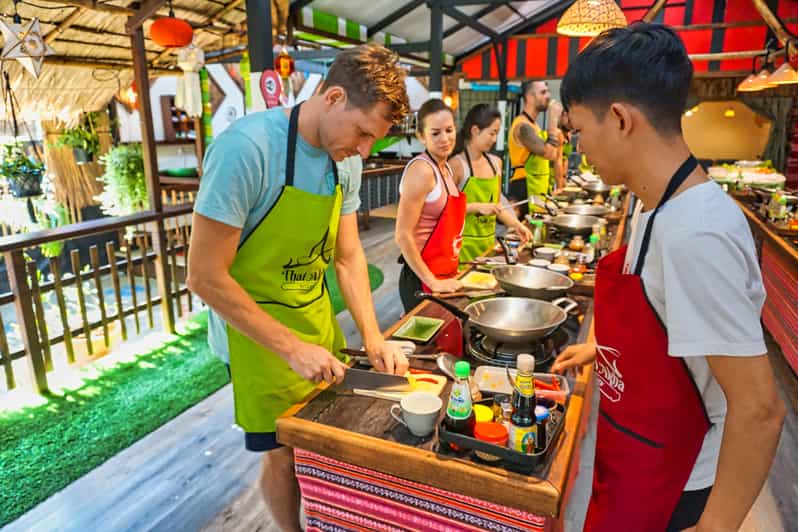 Chiang Mai: Traditional Thai-Akha Cooking Class& Market Tour - Why the market tour matters in Chiang Mai