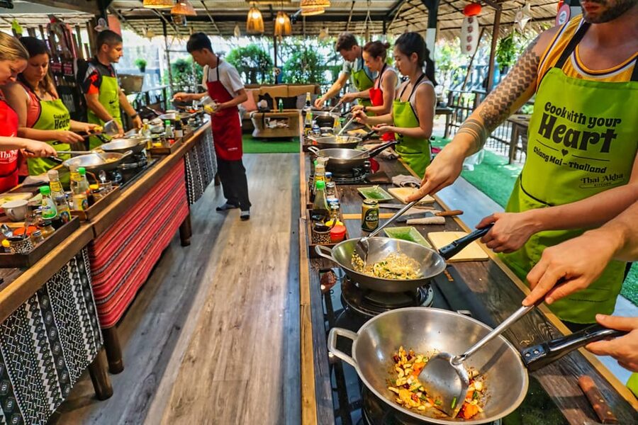 Chiang Mai: Traditional Thai-Akha Cooking Class& Market Tour - What the teaching style feels like