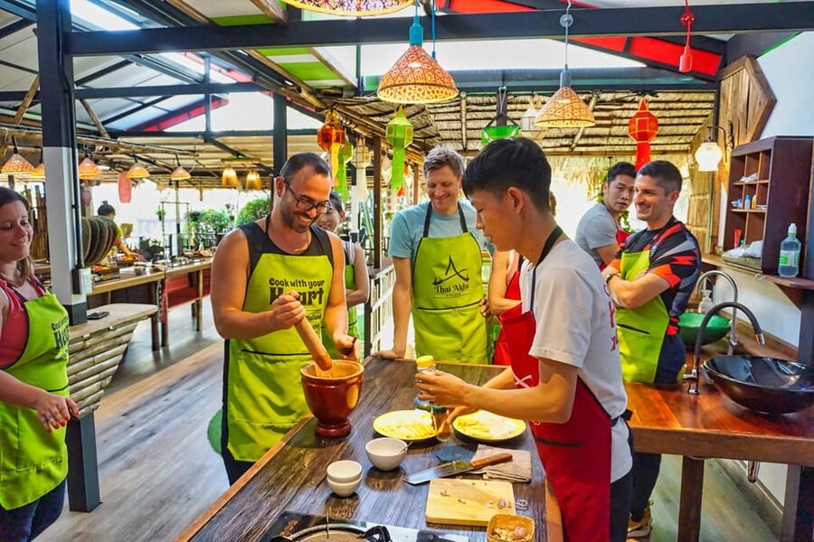 Chiang Mai: Traditional Thai-Akha Cooking Class& Market Tour - Hotel pickup and the five to six hour schedule