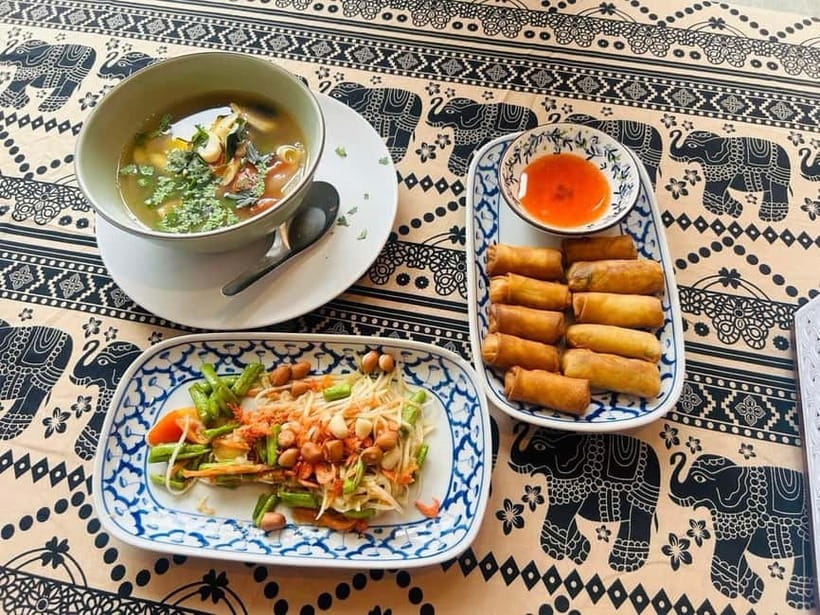 Chiang Mai: Traditional Thai Cooking Class with Market Tour - A market lesson near Chiang Mai Gate