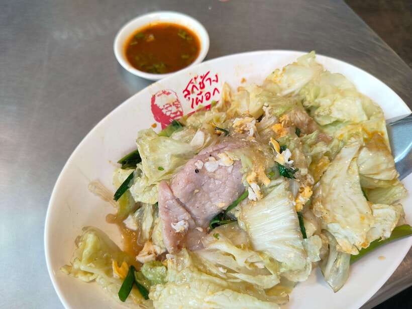 Chiang Mai: Tuk-Tuk Evening Tour with Temples & Street Foods - Why a Chiang Mai tuk-tuk evening works so well