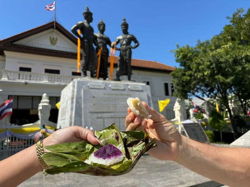 Chiang Mai: Walking Food Tour - Khao soi, morning glory, and Thai iced tea