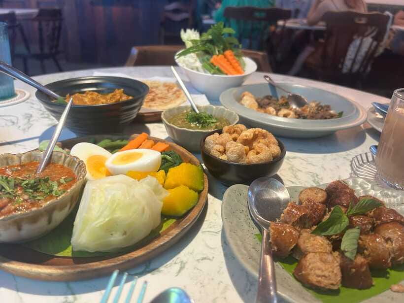 Chiang Mai: Walking Food Tour - Coconut pancakes and the sweet finish