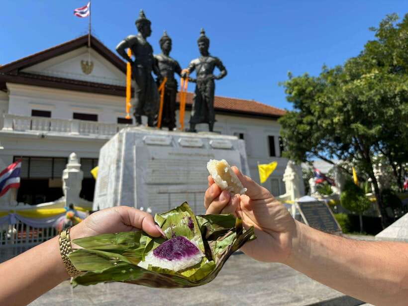 Chiang Mai: Walking Food Tour - Sticky rice and a quiet temple start