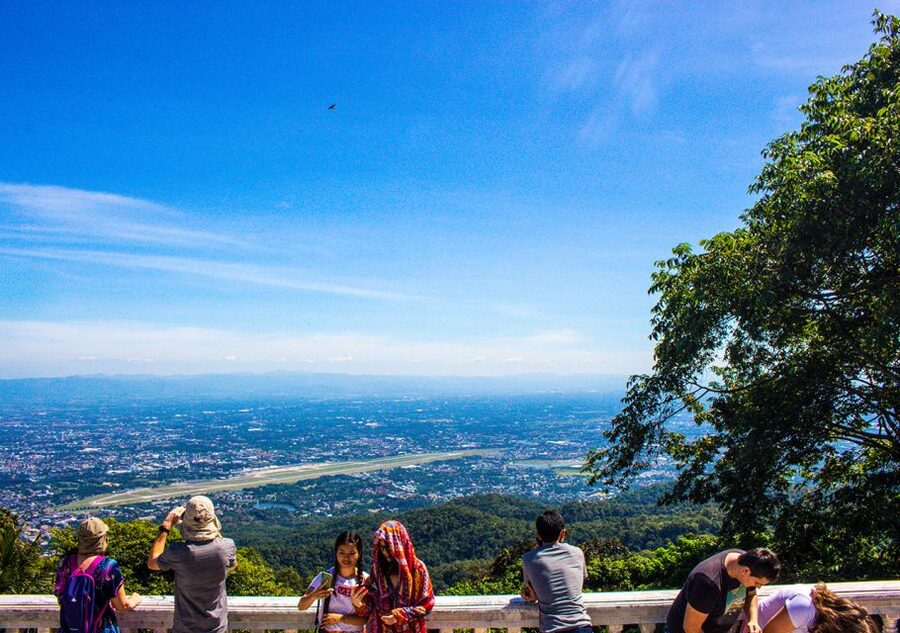 Chiang Mai: Wat Umong & Doi Suthep Half Day Tour - What the guide adds to the visit