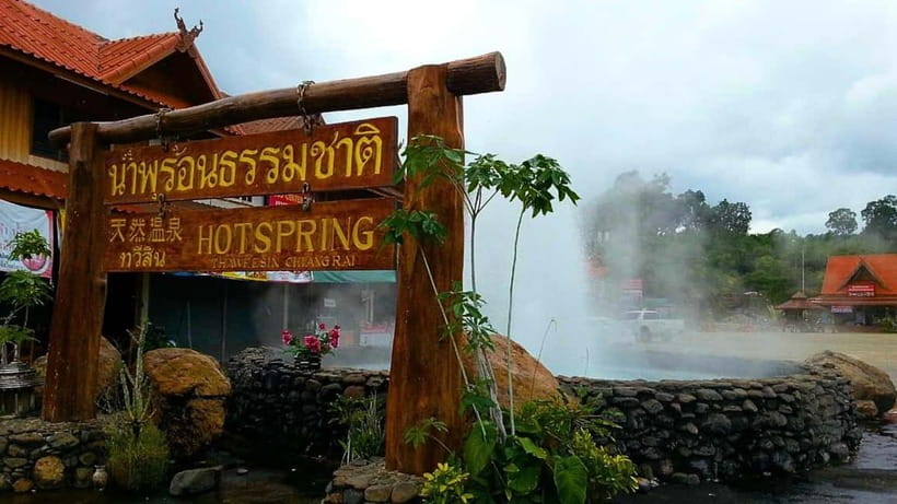 Chiang Mai: White and Blue Temples and Lalita Cafe - Lalita Cafe adds gardens and waterfalls