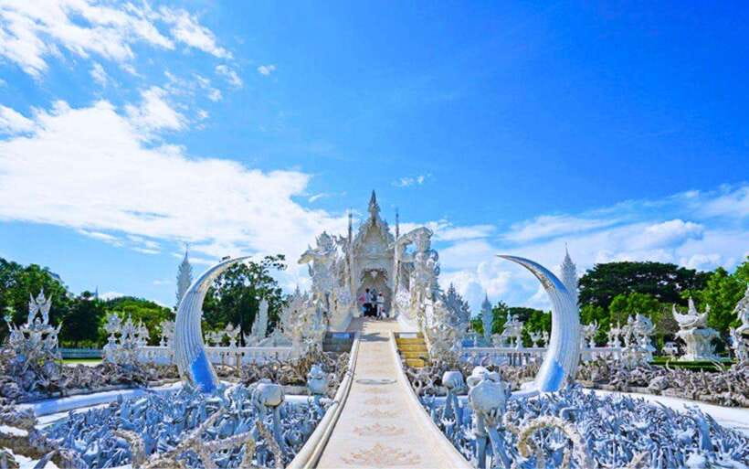 Chiang Mai: White, Blue & Big Buddha Temples in Chiang Rai - Blue Temple: bold color and Buddhist murals