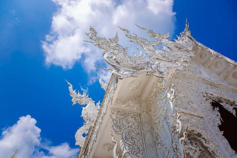 Chiang Mai: White, Red/Black & Blue Temples Tour with Lunch - Buffet lunch near the White Temple