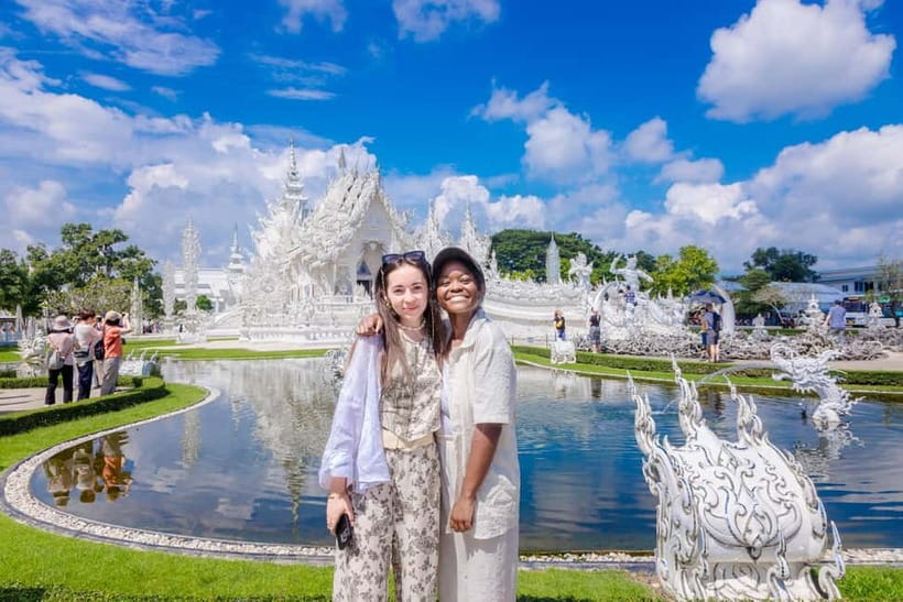 Chiang Mai: White, Red/Black & Blue Temples Tour with Lunch - The Karen Long-neck village and an ethical choice