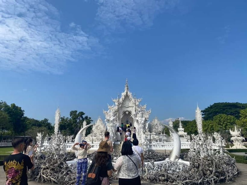 Chiang Rai: 3 Temples, Long Neck Village & Lalitta Café - Guide quality and the feel of the day