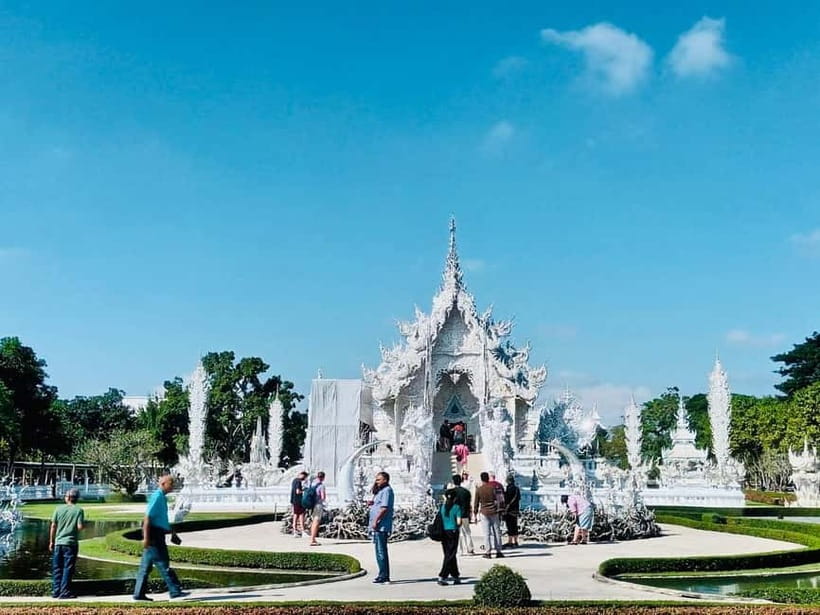 Chiang Rai: Excursion White, Blue,Red Temples & Lalitta Café - Thai buffet lunch between the major temple stops