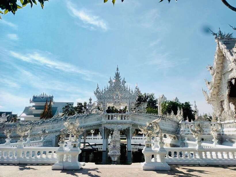 Chiang Rai: Excursion White, Blue,Red Temples & Lalitta Café - Wat Rong Suea Ten, the Blue Temple
