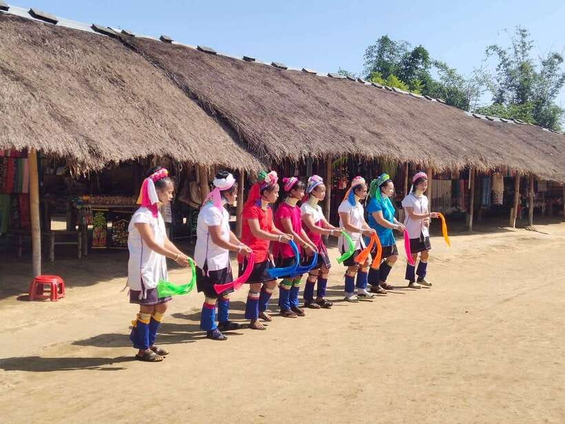 Chiang Rai: Guided Highlights Guided Tour with Buffet Lunch - The Golden Triangle and three-country views
