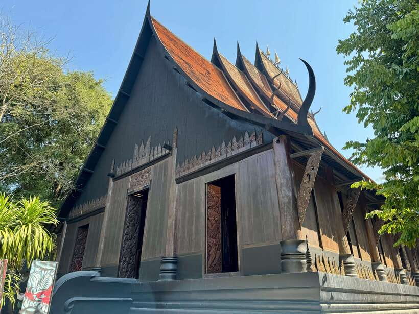 Chiang Rai: Iconic Temples & 7 Major Sites—River View Buffet - Buffet lunch and a break in the middle