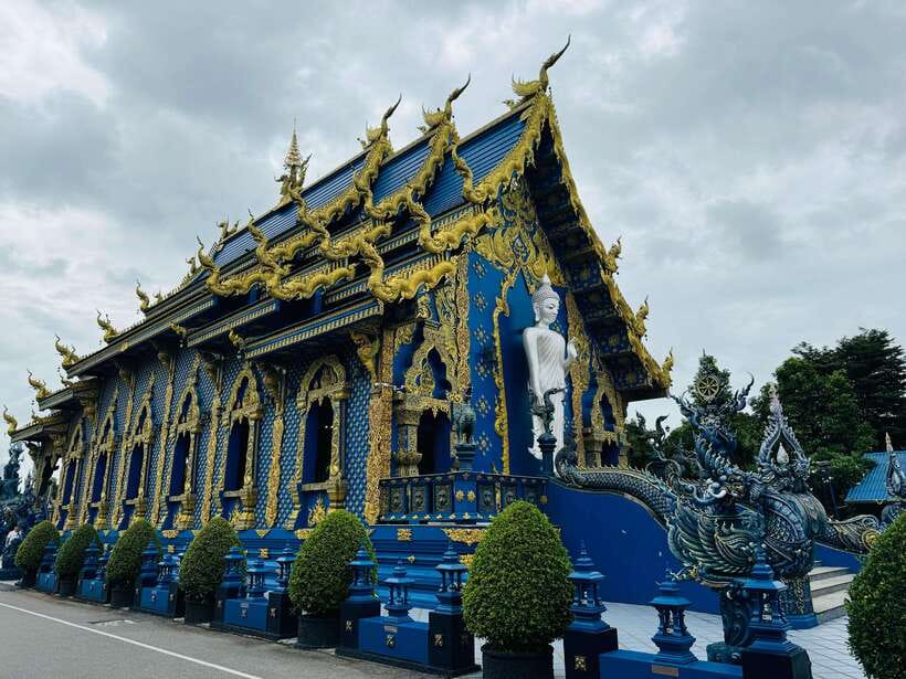 Chiang Rai: Iconic Temples & 7 Major Sites—River View Buffet - The Longneck Karen Village