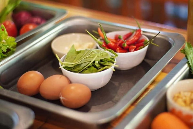 Chiang Rai:Lanna Home Cooking Class at Give Green Farm House - The guide makes the difference