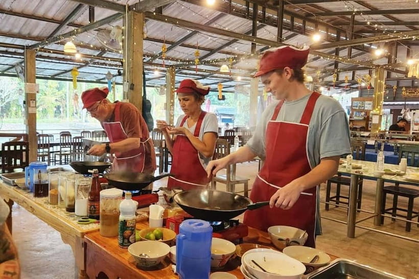 Chiang Rai:Lanna Home Cooking Class at Give Green Farm House - The local market comes before the cooking
