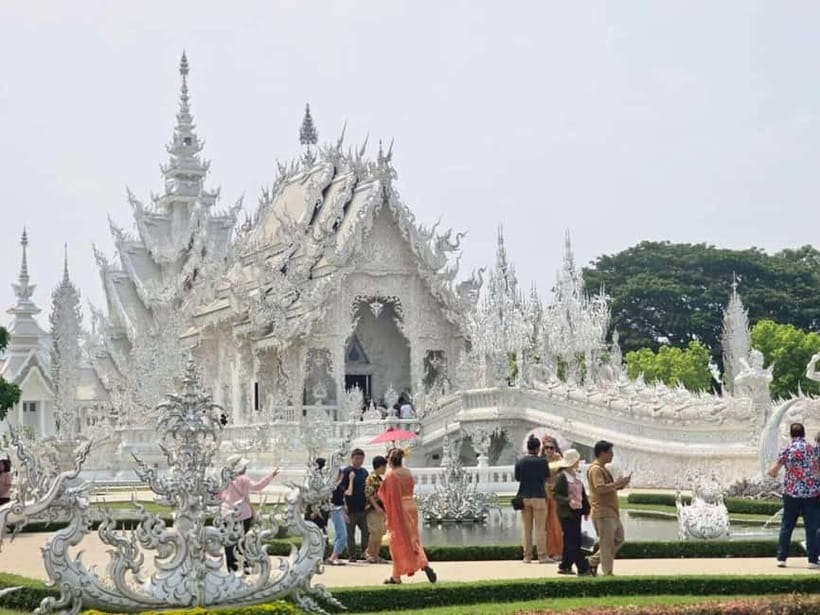 Chiang Rai: Private Tour with Driver and Custom Itinerary - Blue Temple: sapphire walls and calm murals