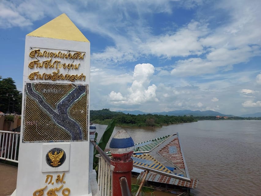 Chiang Rai: Top Temples & Signature Attractions ~Free Buffet - Lunch and the value of the $42 price